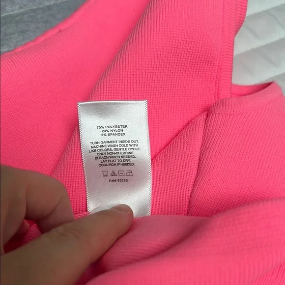 Express Women's Hot Pink Sleeveless Top - Picture 4 of 4